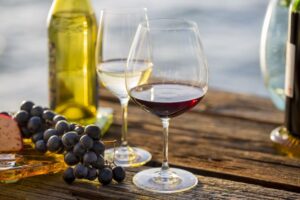 Wino to nie tylko aromat i smak, czyli Sławek Chrzczonowicz o winach wakacyjnych